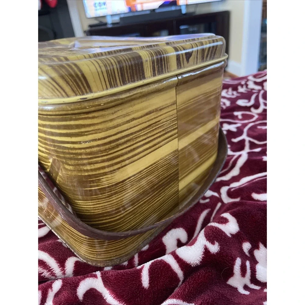 Vintage Distressed Tin Picnic Basket Brown With Handles (TD)